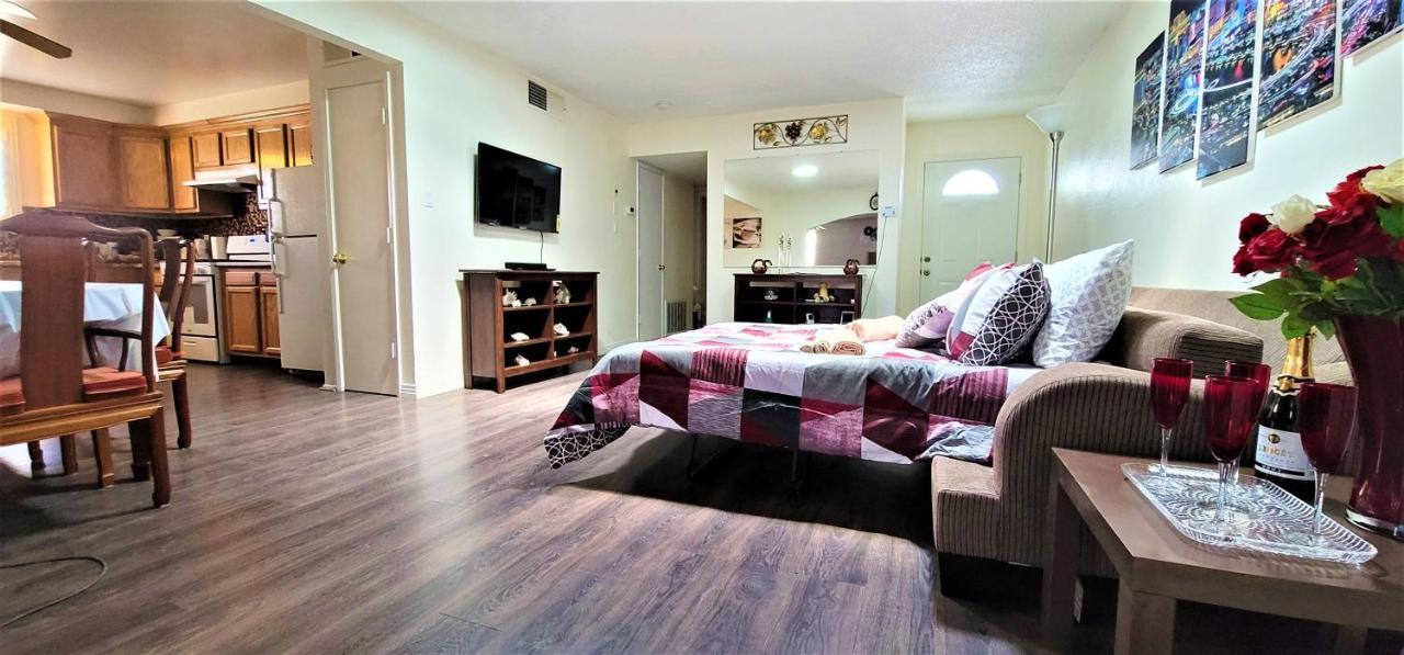 לאס וגאס Vacation Home 3.5 Mi To Strip/Dt/Outlt Up To 8 Gst מראה חיצוני תמונה