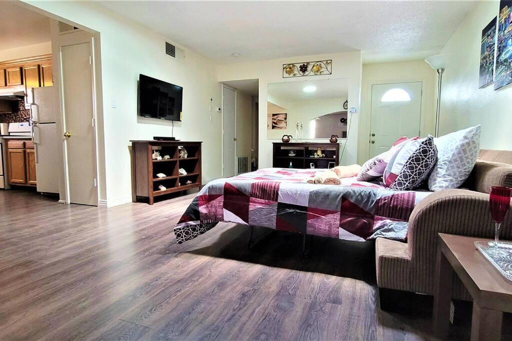 לאס וגאס Vacation Home 3.5 Mi To Strip/Dt/Outlt Up To 8 Gst מראה חיצוני תמונה